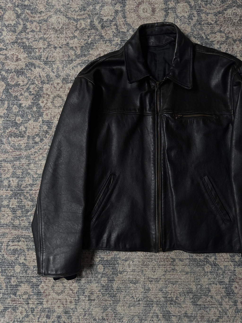 Perfect cut black cropped 90s leather jacket heavy grain