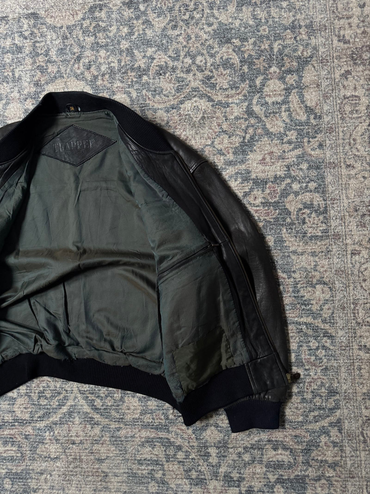 Basic black bomber 90s leather jacket