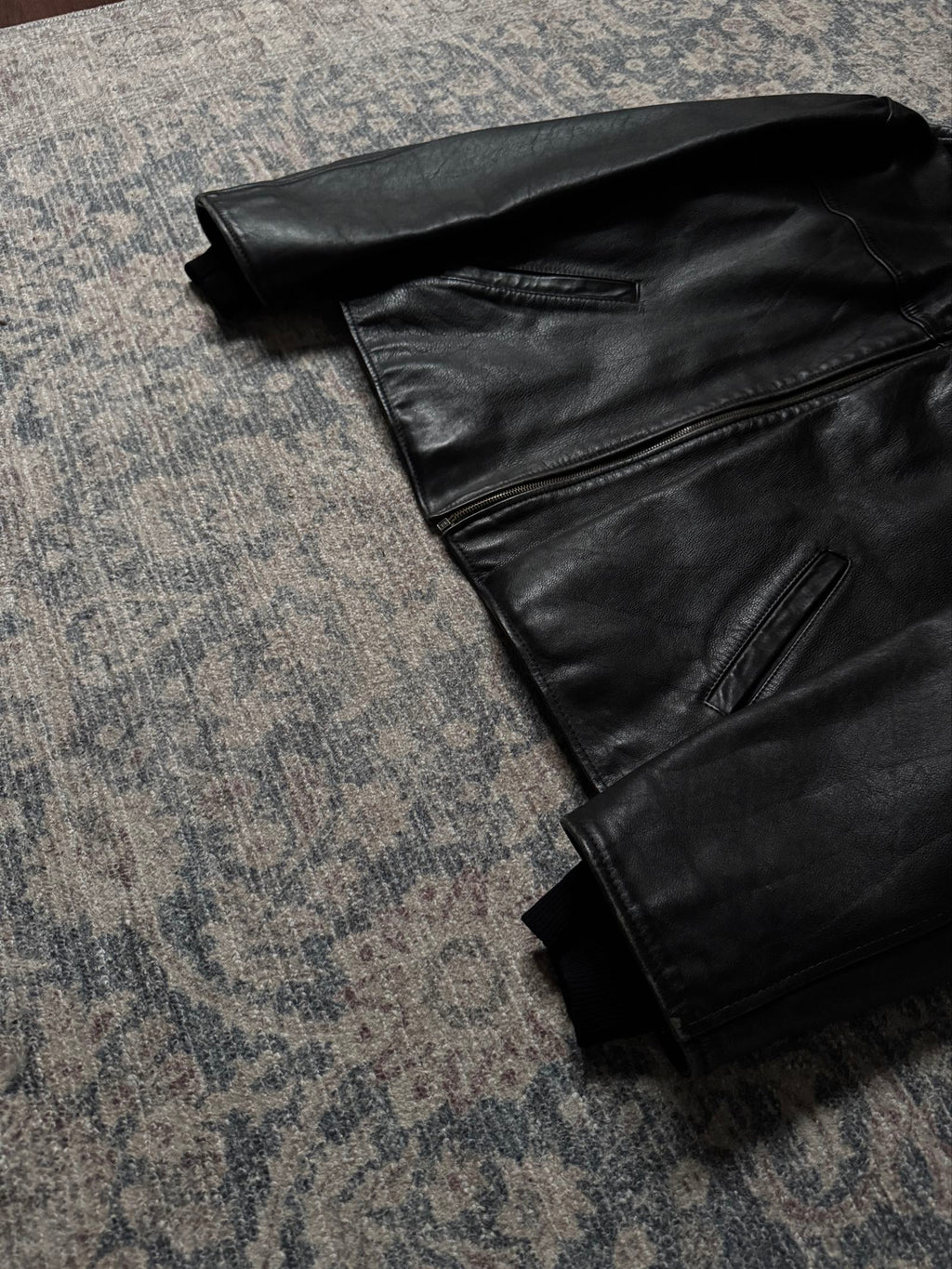 Perfect cut black cropped 90s leather jacket heavy grain