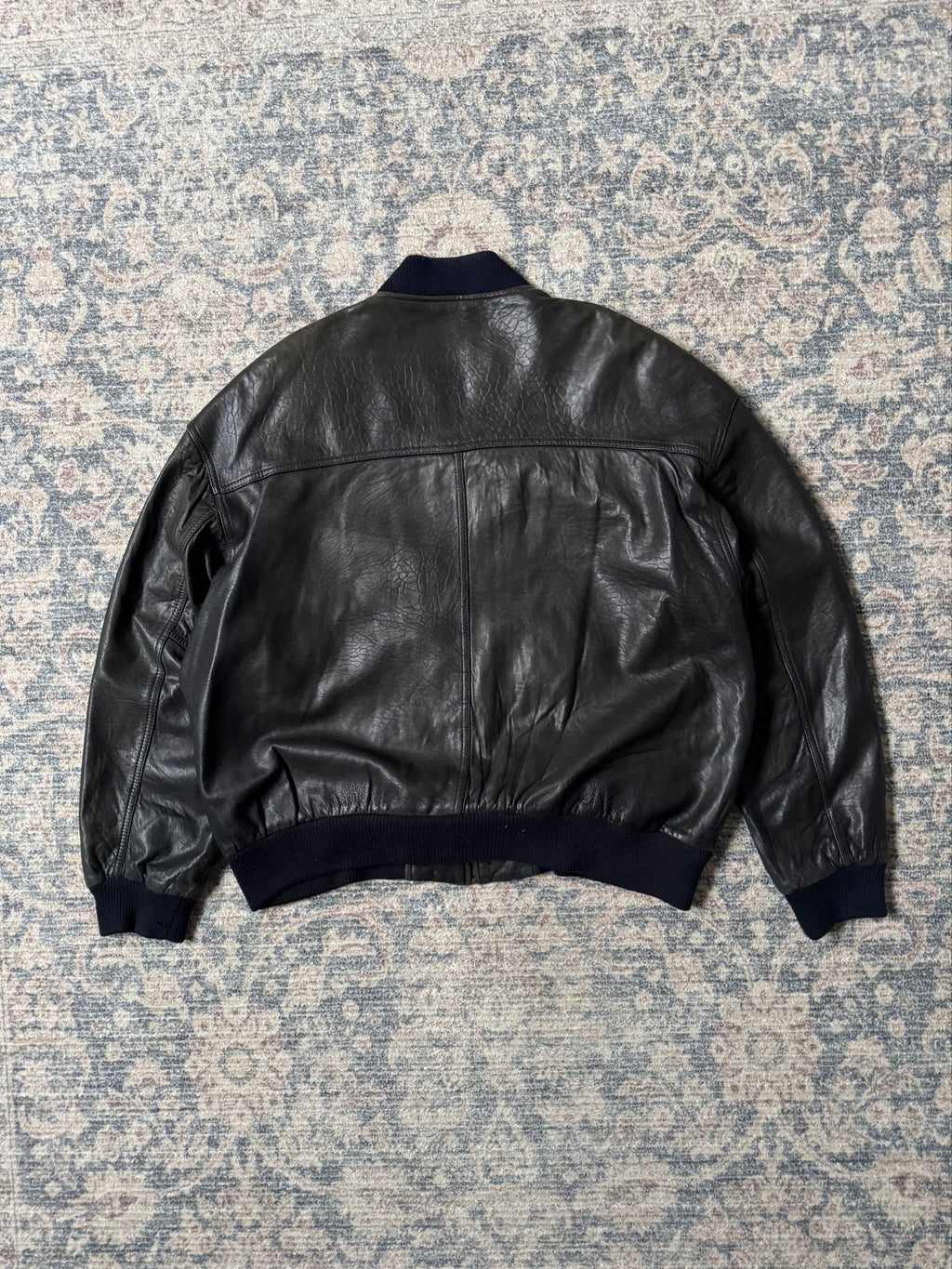 Basic black bomber 90s leather jacket