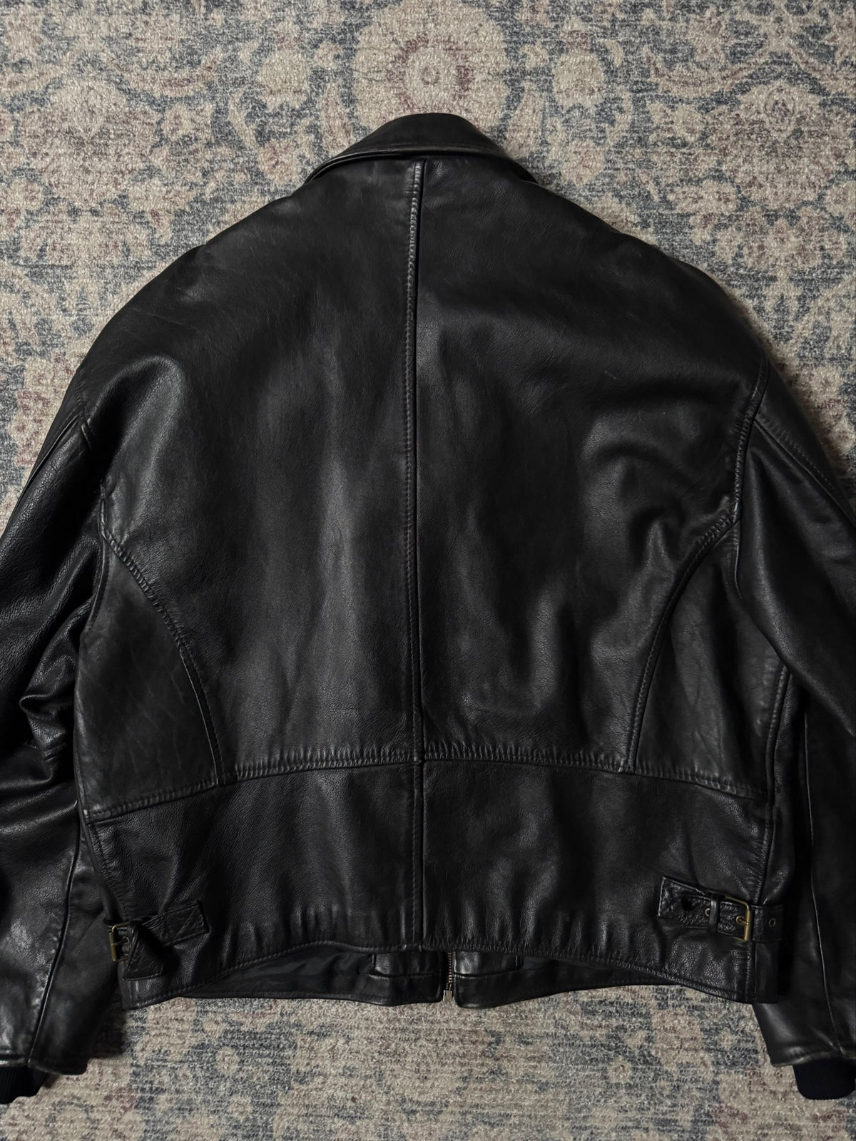 Perfect cut black cropped 90s leather jacket heavy grain