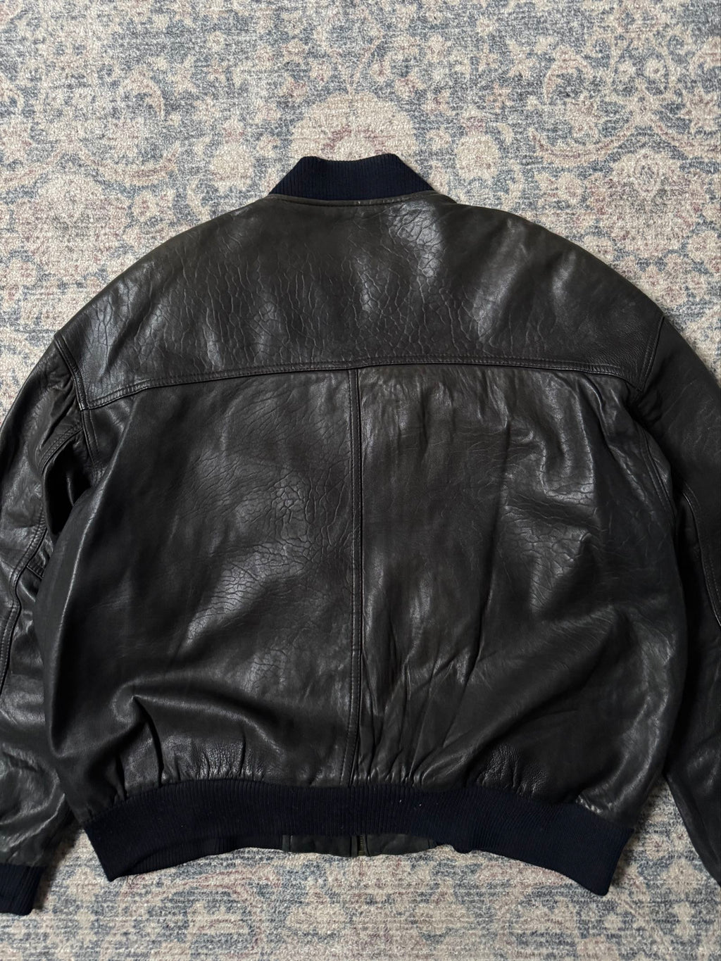 Basic black bomber 90s leather jacket