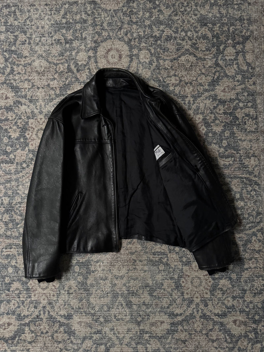 Perfect cut black cropped 90s leather jacket heavy grain