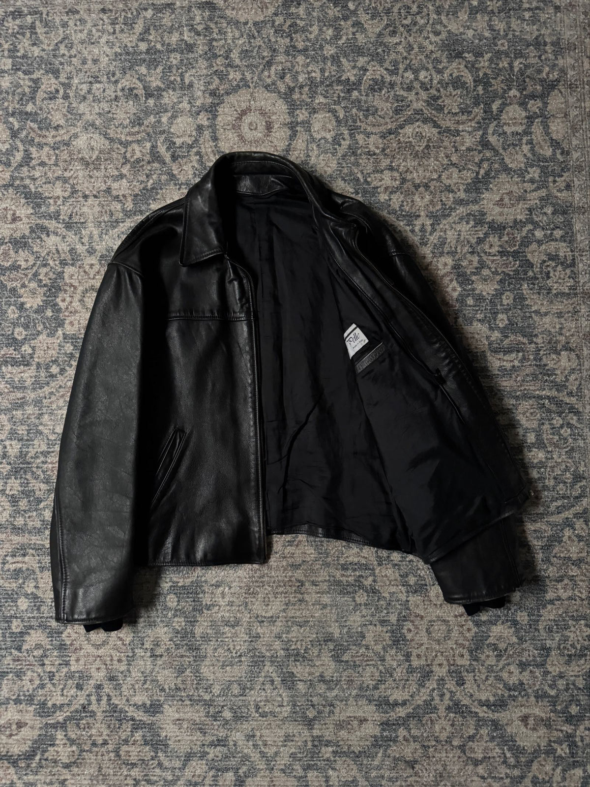 Perfect cut black cropped 90s leather jacket heavy grain
